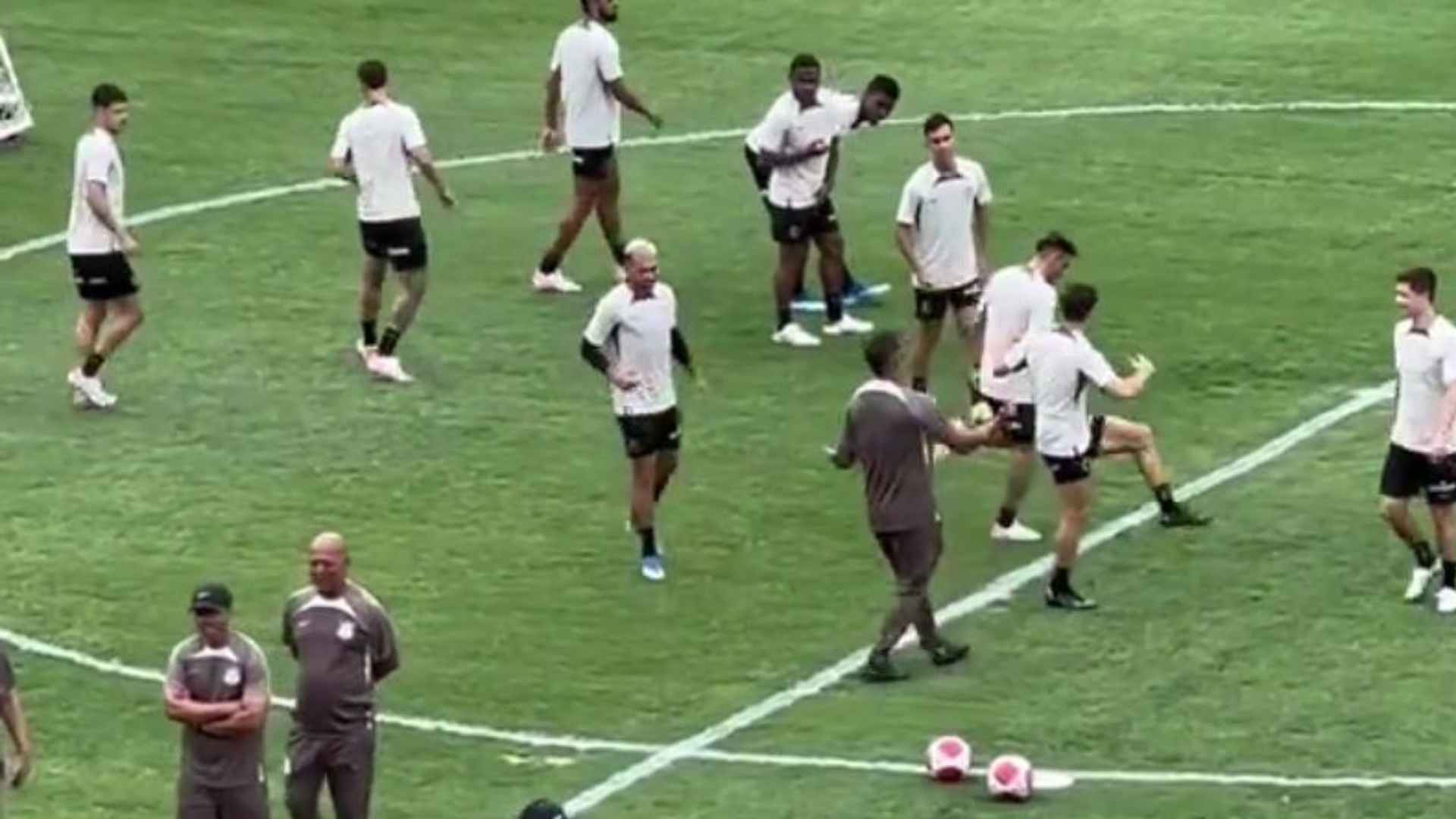 O MISTÉRIO DE MATHEUZINHO NO CORINTHIANS: UM ENCONTRO ÀS ESCONDIDAS